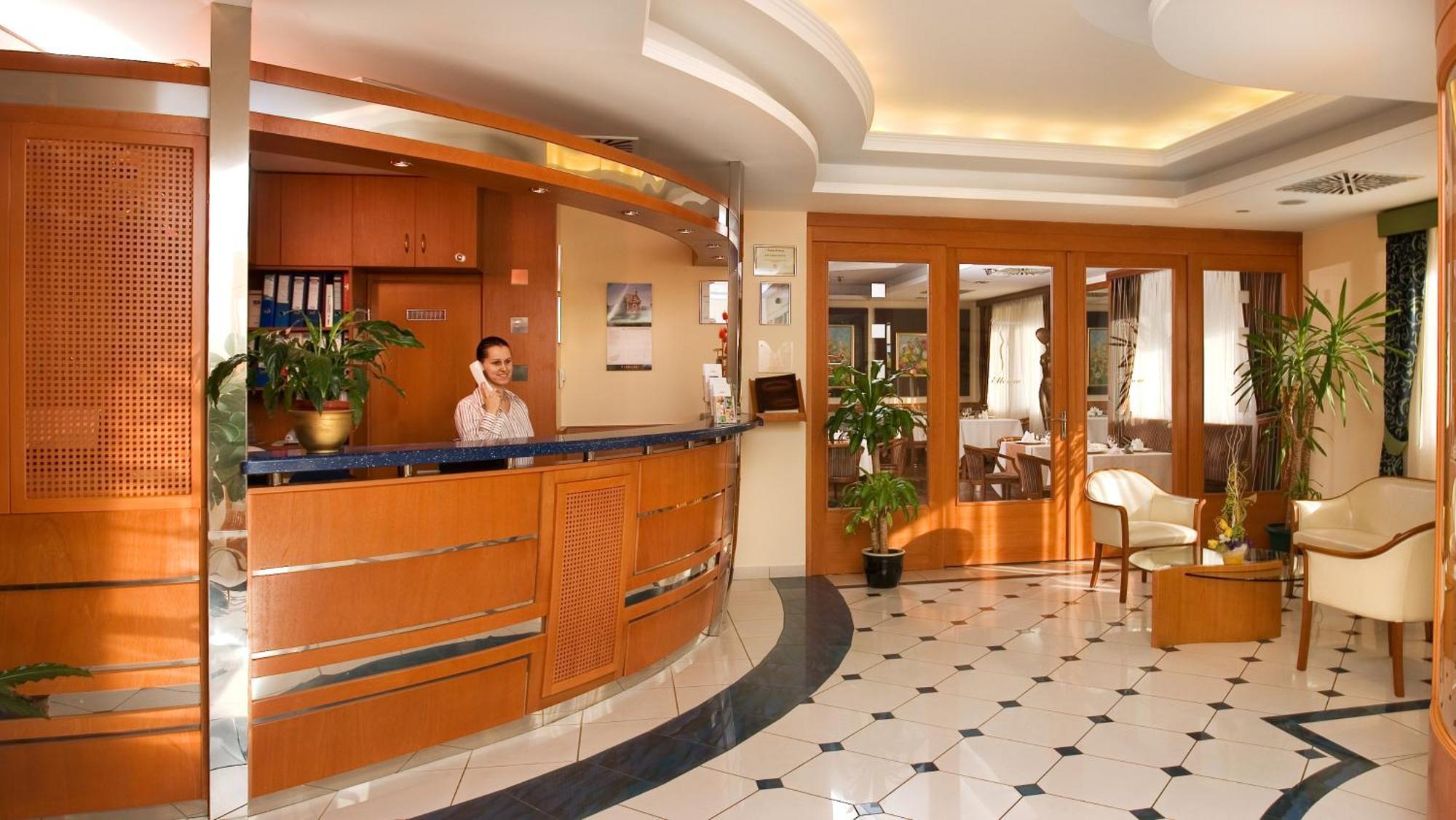 Hotel Kalvaria Superior Gyor Exterior photo