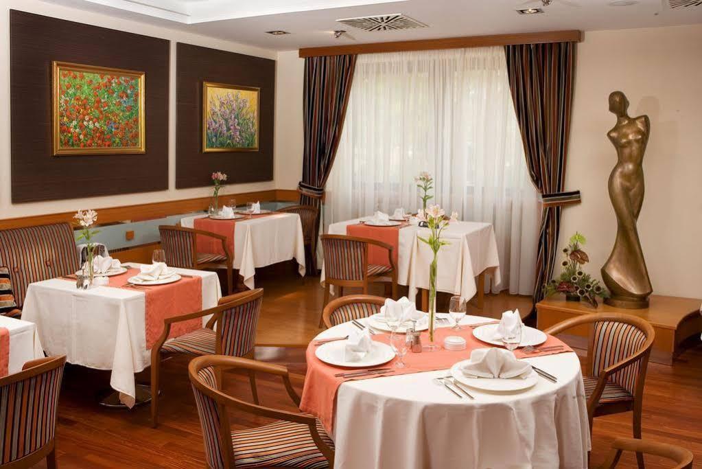 Hotel Kalvaria Superior Gyor Exterior photo